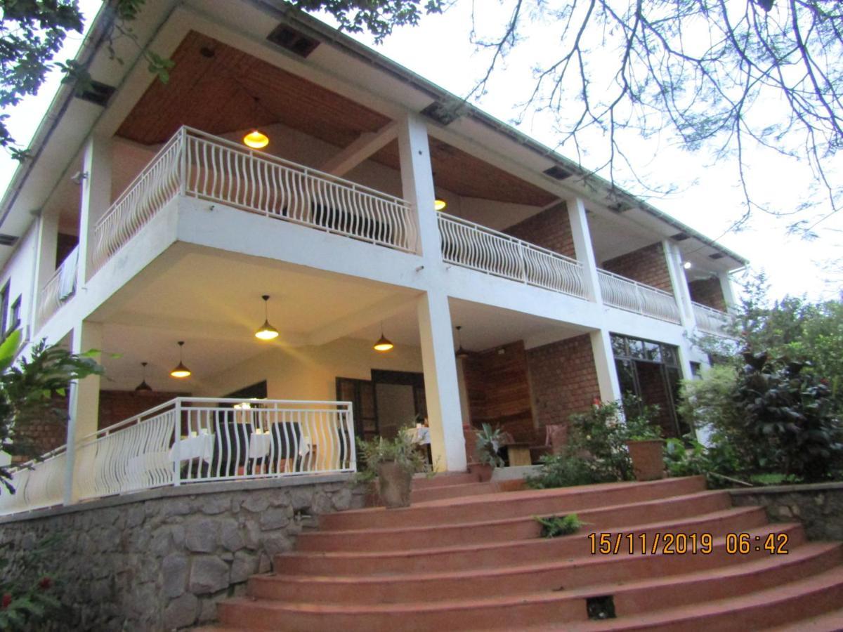 Hospitality Connect Bed & Breakfast Кампала Екстериор снимка