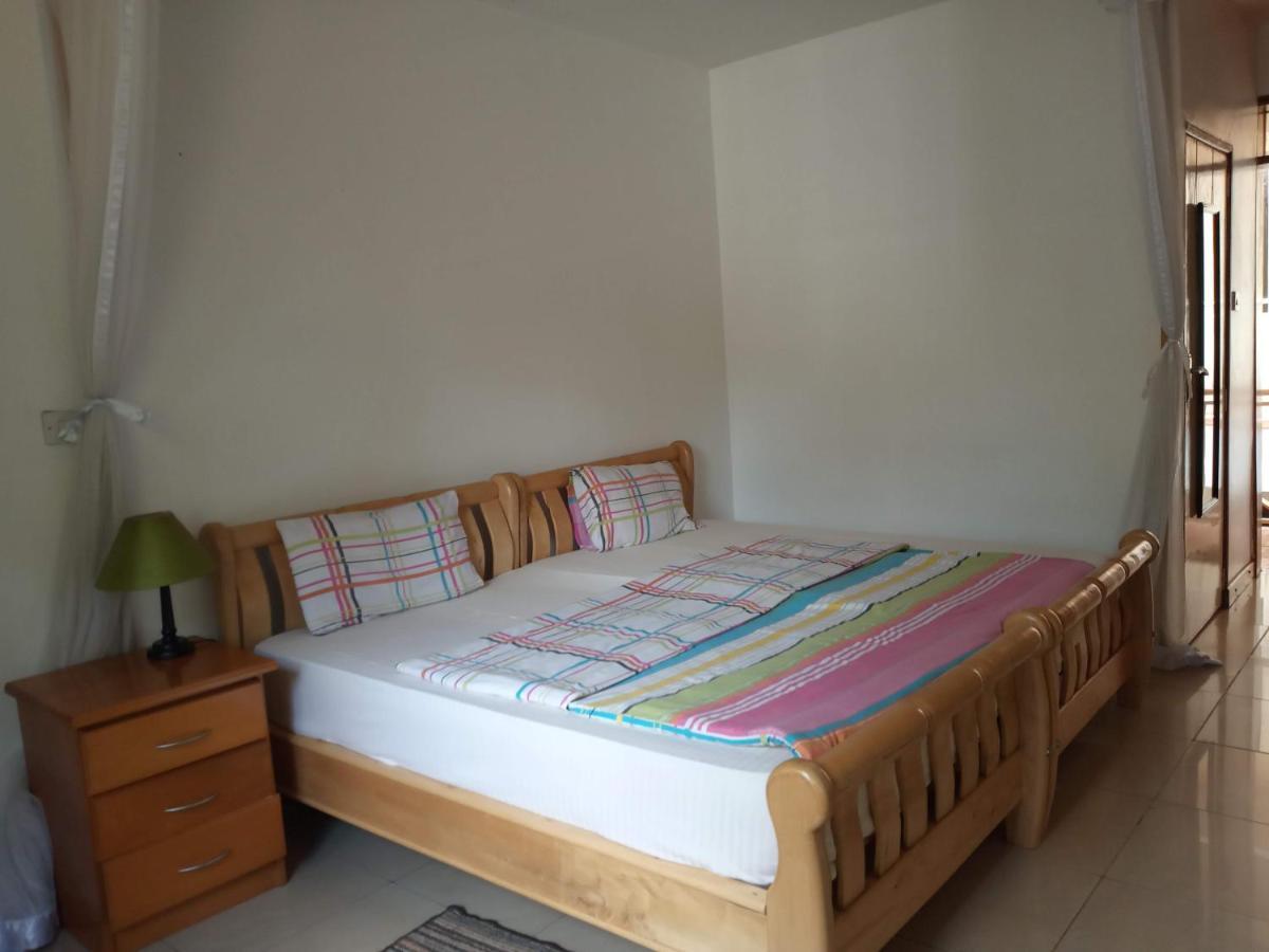 Hospitality Connect Bed & Breakfast Кампала Екстериор снимка